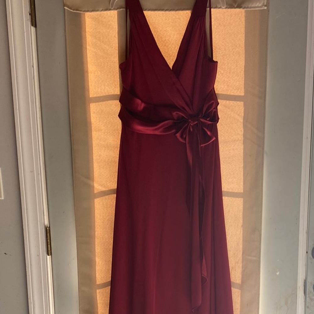 Elegant Burgundy Sleeveless Dress
